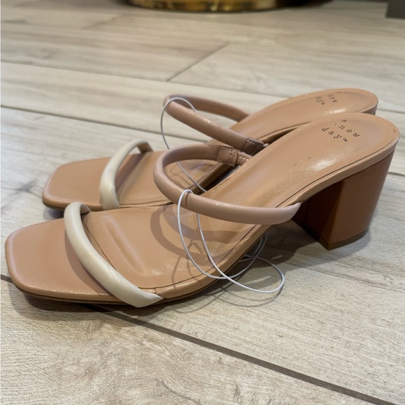 5 for $30 NWT! A New Day Memory Foam Sandals - Picture 4 of 7